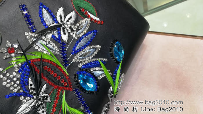 DIOR迪奧 五格刺繡 牛皮玻璃水晶鑽 全手工刺繡一朵花 手提包 可手提亦可肩背或斜挎  zdo1143
